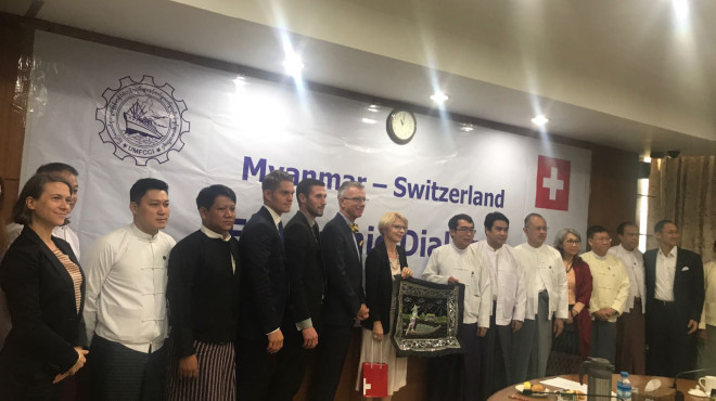 Des représentants d'entreprises et d'economiesuisse au Myanmar