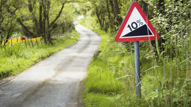 Strasse mit Verkehrsschild