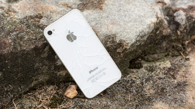 iphone liegt auf der Strasse