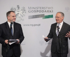 Zwei Männer halten Rede
